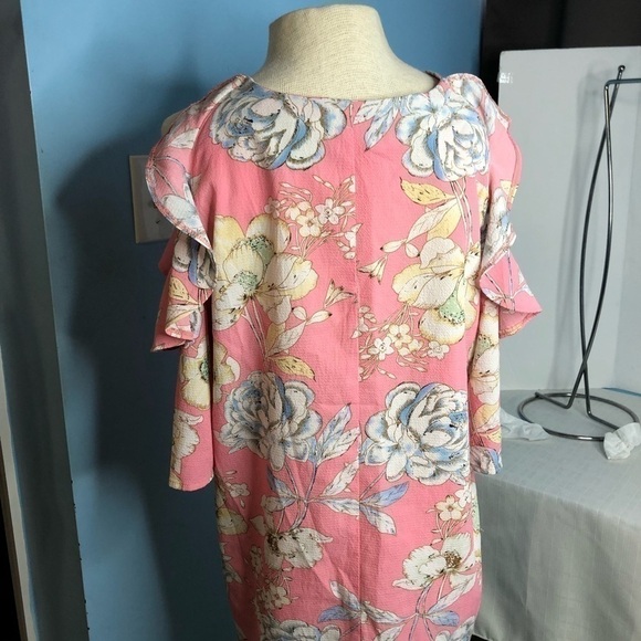 BEAUTIFUL sprig💰SALE 10.00 Cold shoulder - Picture 2 of 8